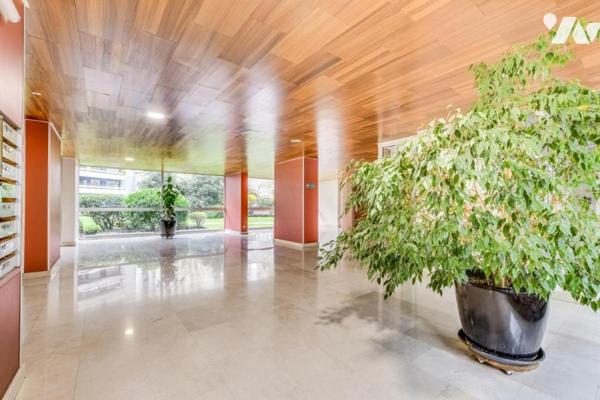 Appartement au dernier étage avec terrasse et balcons