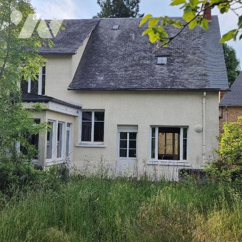 A vendre, dans la commune de Saint Pierre des Nids, une maison de ville d'une surface d'environ...