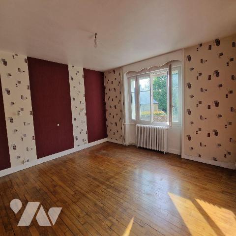 A vendre, dans la commune de Saint Pierre des Nids, une maison de ville d'une surface d'environ...