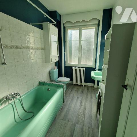 A vendre, dans la commune de Saint Pierre des Nids, une maison de ville d'une surface d'environ...