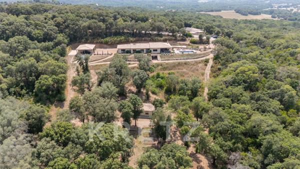Villa contemporaine neuve avec piscine