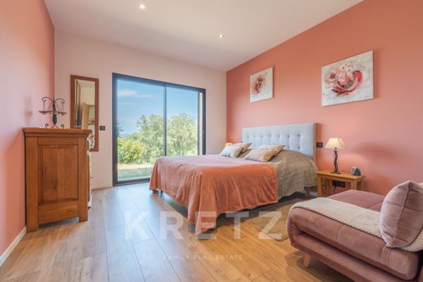 Villa contemporaine neuve avec piscine