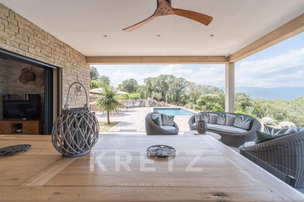 Villa contemporaine neuve avec piscine