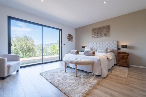 Villa contemporaine neuve avec piscine