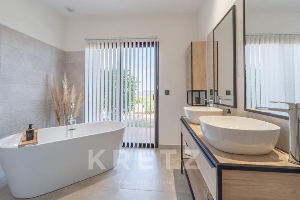 Villa contemporaine neuve avec piscine