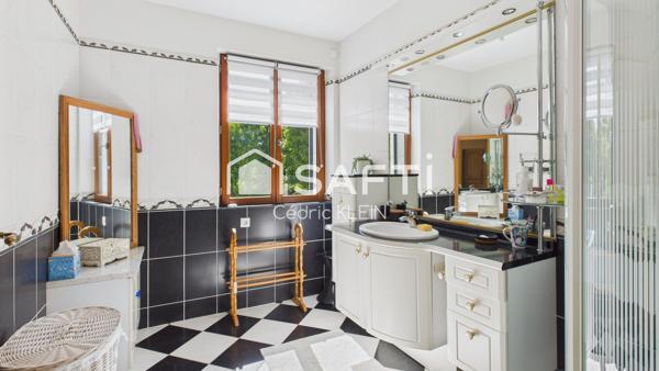 Villa contemporaine au cœur d’un parc arboré