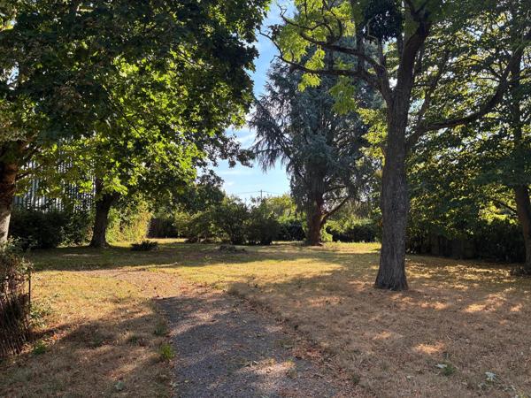 Longère avec grand parc arboré