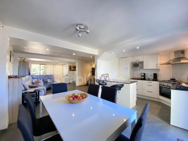 Dpt Gard (30) A vendre superbe villa T8 de 224m2, piscine, vue imprenable, exceptionnelle.