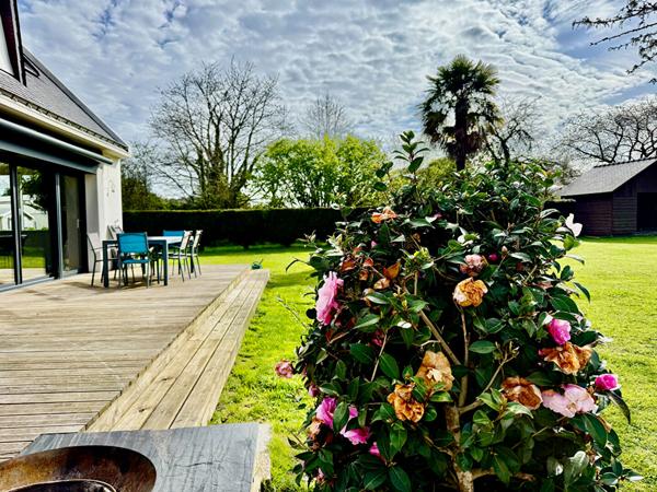 VANNES - Superbe Propriété Rénovée - Volumes et annexes !