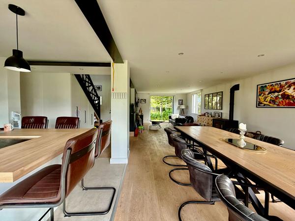 VANNES - Superbe Propriété Rénovée - Volumes et annexes !