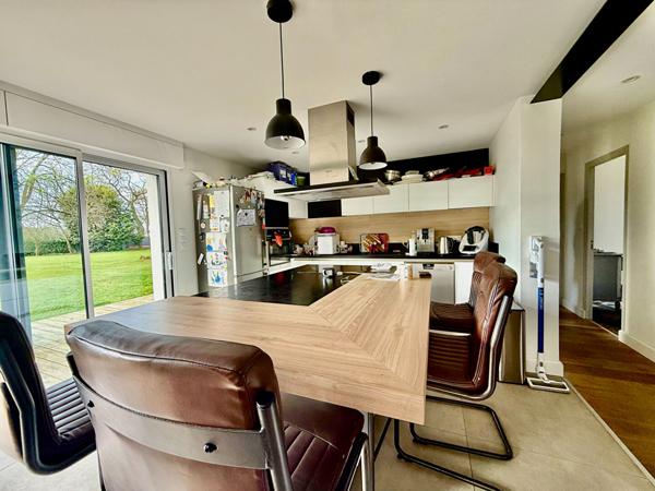 VANNES - Superbe Propriété Rénovée - Volumes et annexes !