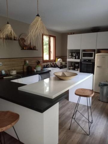 Voeuil et Giget. Maison 130 m² avec terrain et piscine