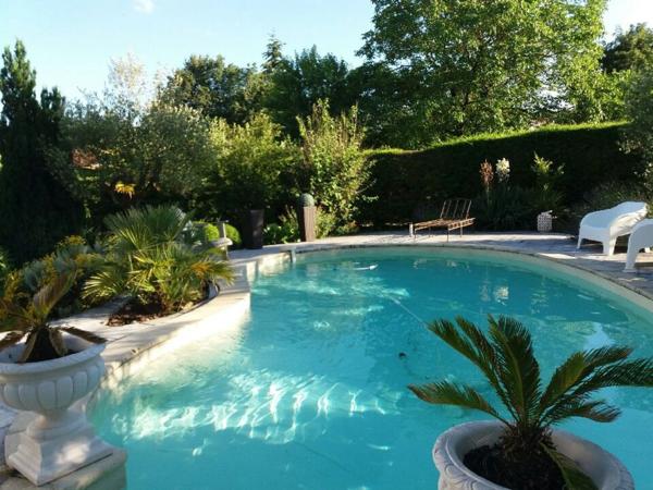 Voeuil et Giget. Maison 130 m² avec terrain et piscine