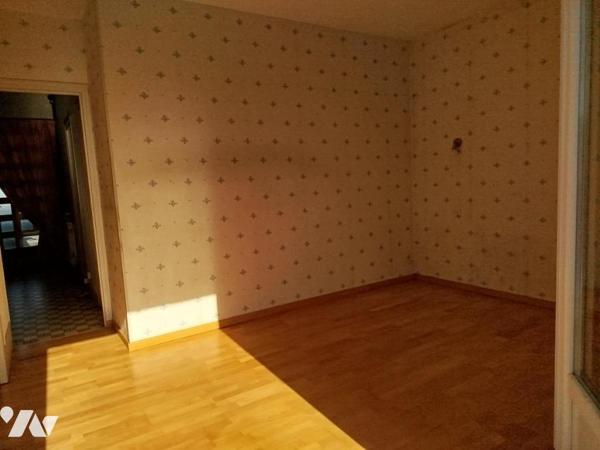 Vente sur la commune de Sablé sur Sarthe une maison d'habitation avec garage et jardin