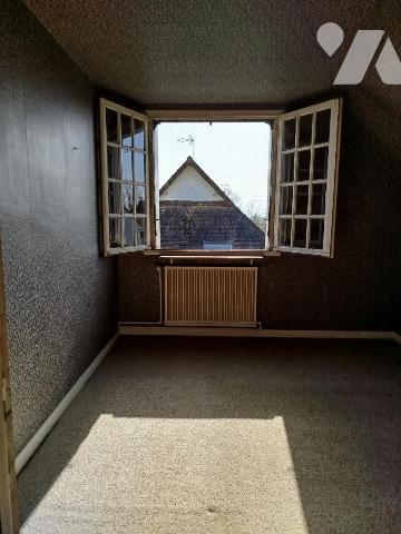 Vente sur la commune de Sablé sur Sarthe une maison d'habitation avec garage et jardin