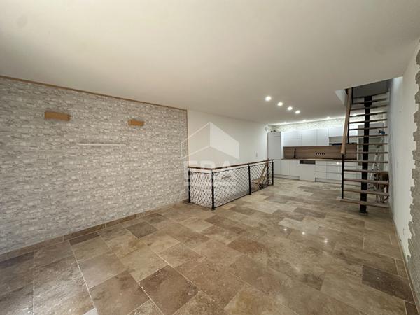 A VENDRE - PELISSANNE - Maison Rénovée - proche centre village