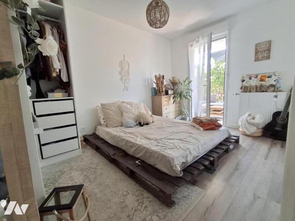 Couëron Bourg, appartement récent type 2 avec jardin et parking