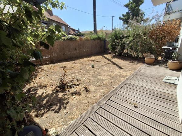 Couëron Bourg, appartement récent type 2 avec jardin et parking
