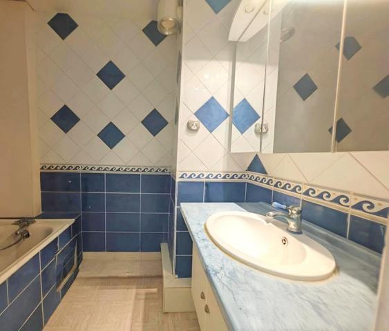 Grand appartement T4 avec belle vue dégagée sur la ville et balcon !