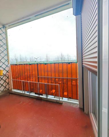 Grand appartement T4 avec belle vue dégagée sur la ville et balcon !