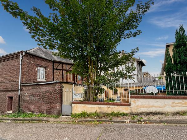 Darnétal Ensemble immobilier Maison - 3 appartements - 11 garages