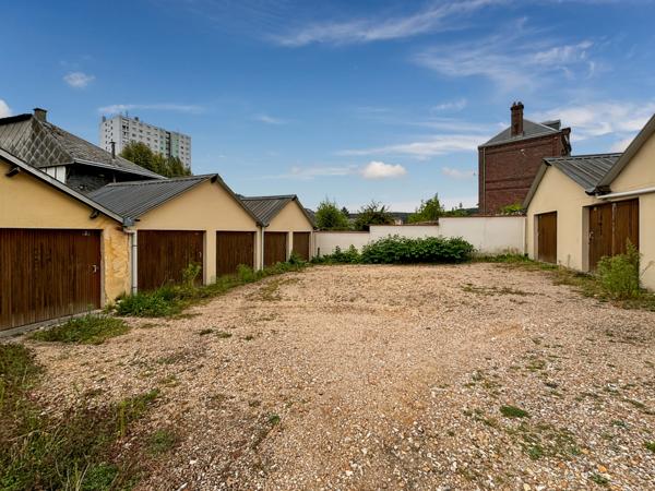 Darnétal Ensemble immobilier Maison - 3 appartements - 11 garages