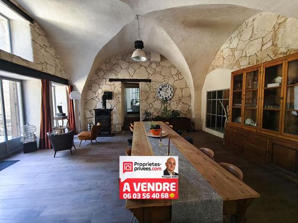 MAISON ENTIEREMENT RESTAUREE AVEC SALLE A MANGER DE 78 M2