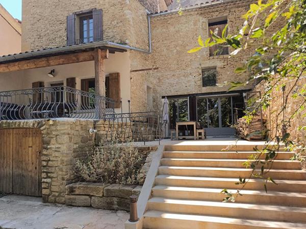 MAISON ENTIEREMENT RESTAUREE AVEC SALLE A MANGER DE 78 M2