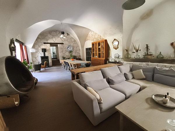 MAISON ENTIEREMENT RESTAUREE AVEC SALLE A MANGER DE 78 M2