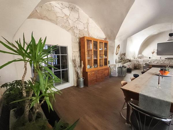MAISON ENTIEREMENT RESTAUREE AVEC SALLE A MANGER DE 78 M2