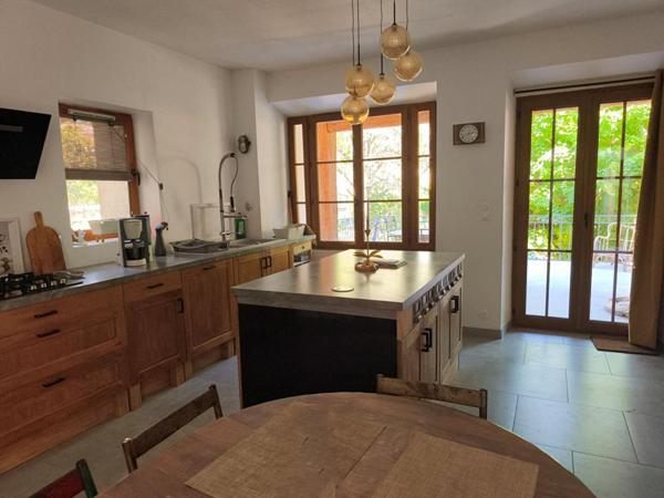 MAISON ENTIEREMENT RESTAUREE AVEC SALLE A MANGER DE 78 M2