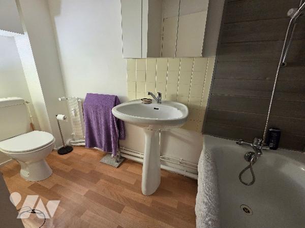 VENTE YVETOT proche centre ville et gare, appartement T2 de 42.94 m², parking, cave.