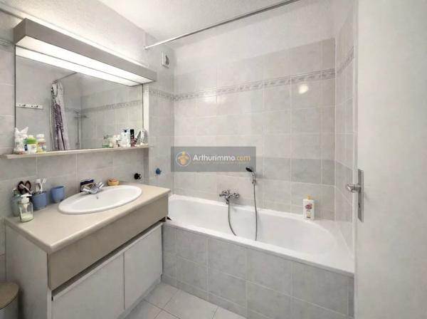 Vente                                                      Appartement
                        
                     1 pièces                      26 m2                     à Fréjus