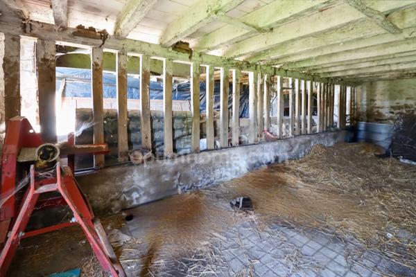 GRANGE 165 m² environ + STABULATION 141 m² + Dépendances sur Parcelle de 4292 m² - 87190 SAINT LEGER MAGNAZEIX