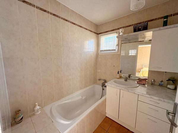 Les Camoins, Marseille 11e, villa T4  de 102m² , jardin, garage, studio possible