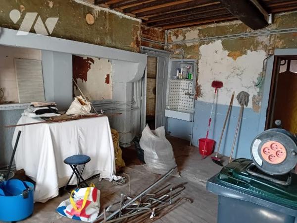 Maison de bourg à restaurer sur la commune des SALLES.