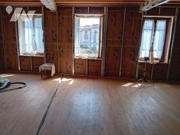 Maison de bourg à restaurer sur la commune des SALLES.