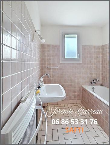 Maison de plain pied de 80m2, 2 chambres, parcelle 705m2