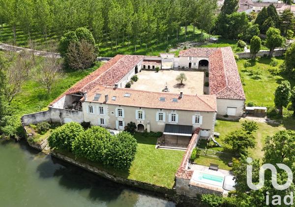 Maison à vendre 10 pièces 410 m² Bourg-Charente