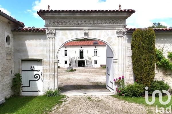 Maison à vendre 10 pièces 410 m² Bourg-Charente