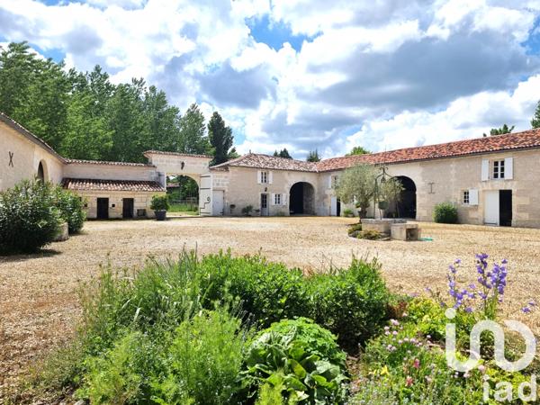 Maison à vendre 10 pièces 410 m² Bourg-Charente