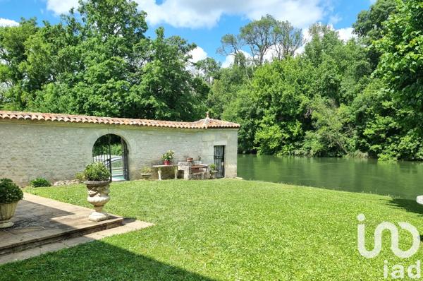 Maison à vendre 10 pièces 410 m² Bourg-Charente