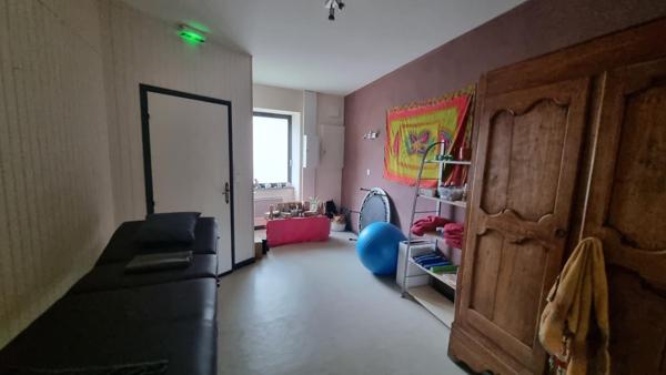 Maison 170 m² Ferrieres sur sichon avec local professionnel au coeur du village