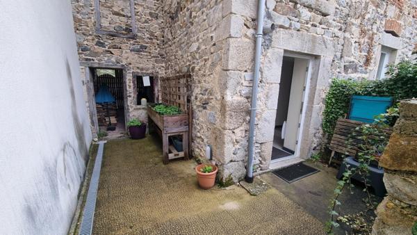 Maison 170 m² Ferrieres sur sichon avec local professionnel au coeur du village