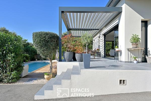Maison contemporaine avec piscine et jardin paysagé, proche Uzès