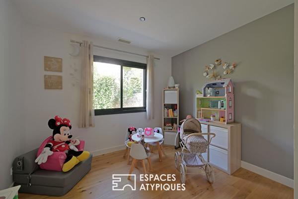 Maison contemporaine avec piscine et jardin paysagé, proche Uzès