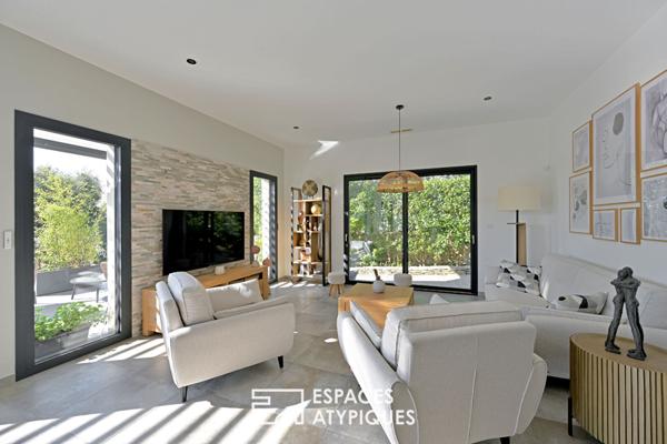 Maison contemporaine avec piscine et jardin paysagé, proche Uzès