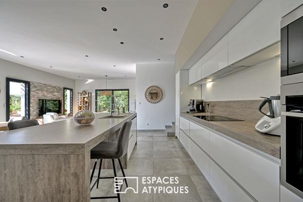 Maison contemporaine avec piscine et jardin paysagé, proche Uzès