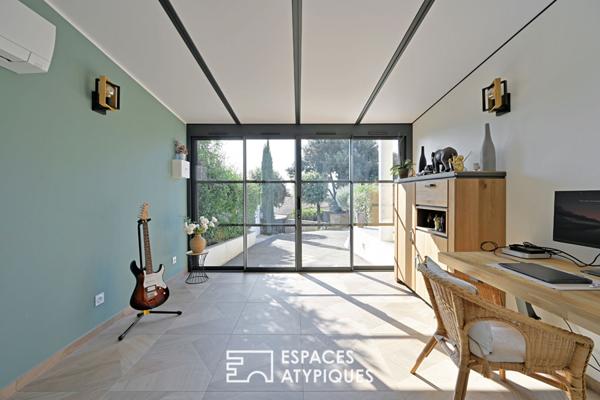 Maison contemporaine avec piscine et jardin paysagé, proche Uzès