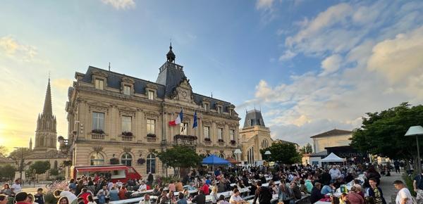 33230 COUTRAS - BAR 72 PLACES, TERRASSE